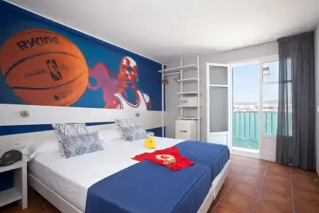Ryans La Marina - 1