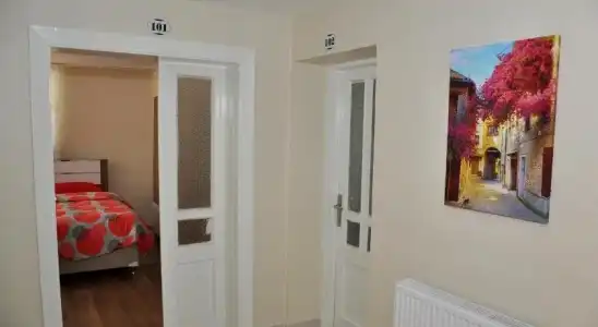 Adali Hostel Pansi̇yon - 5