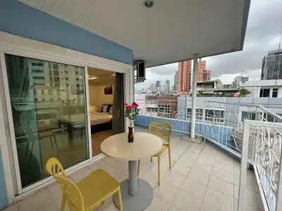V Check Inn Sukhumvit 22 - 28