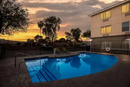 MainStay Suites Las Vegas Flamingo - 14