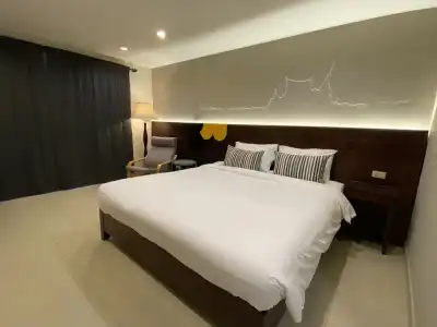 The Royal Bee Apart - 29