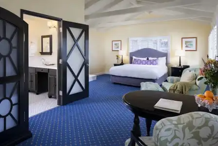 Colonial Terrace Inn by the Sea - 11