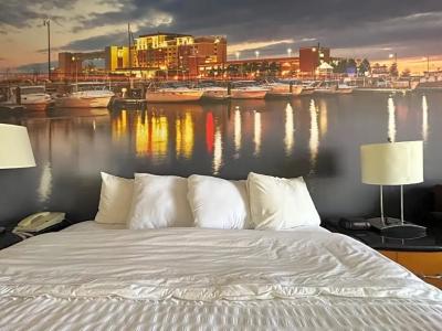 Clarion Pointe Near Erie Casino - 41