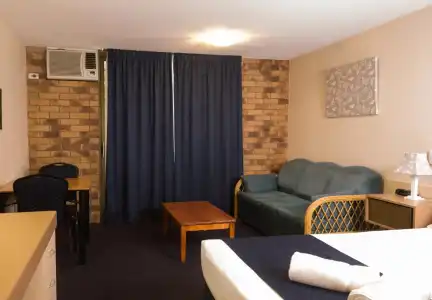 Lancaster Court Motel - 4