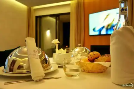 Fredj and Spa - 105