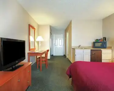 Quality Inn Airport East - 50