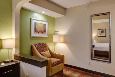 Comfort Inn & Suites Saint Louis Lafayette Square - 48