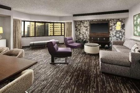 Embassy Suites by Hilton Crystal City National Airport - 74