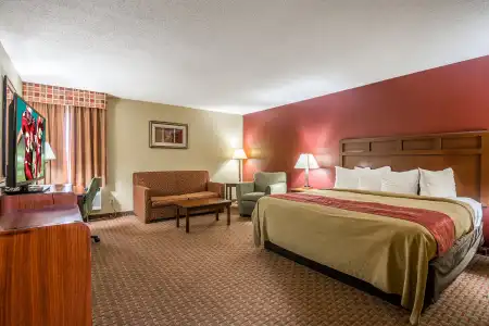 Red Roof Inn & Suites Little Rock - 4