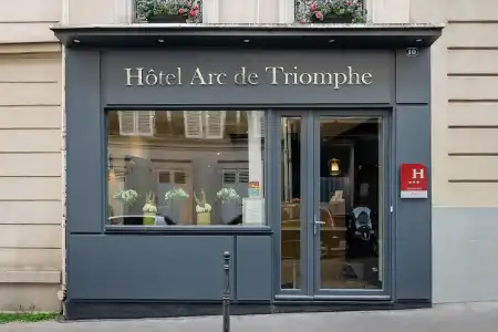 Arc de Triomphe - 0