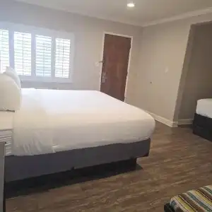 Bay Front Inn - 29