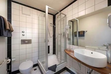 Best Western Ambassador - 70