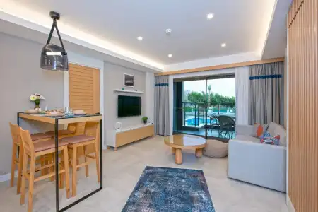A Suite Side - 5