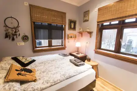 Raven's Bed and Breakfast - 5
