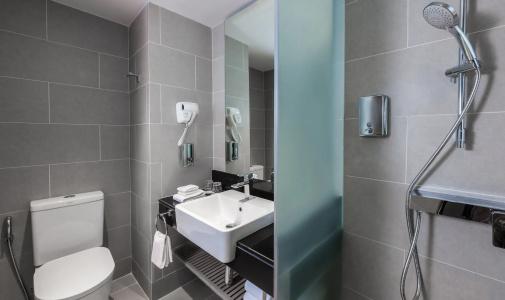 Holiday Inn Express Bangkok Soi Soonvijai by IHG - 9
