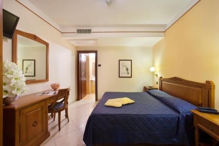 Ulisse Deluxe Hostel - 66