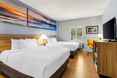 Days Inn & Suites by Wyndham Lakeland - 6