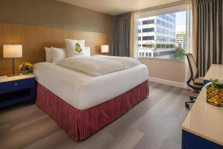 Staypineapple, Rose, Downtown Portland - 93