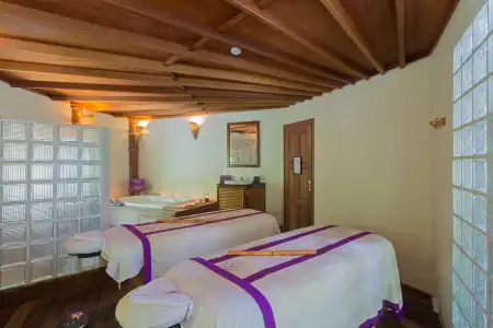 Komandoo Island Resort & Spa - 11