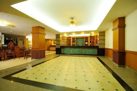 Rambuttri Village Inn & Plaza - 1