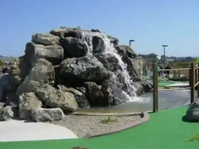 Emerald Dolphin Inn & Mini Golf - 15