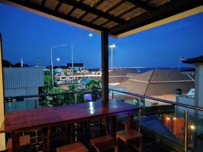At Koh Larn Resort - 162