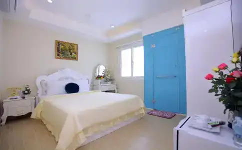Thang Bom Boutique - 2