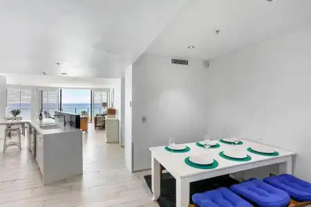Ambience on Burleigh Beach - 188