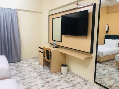 Season Inn - 24