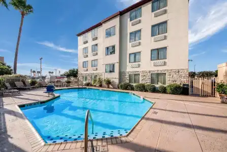 Red Roof Inn Laredo - 35