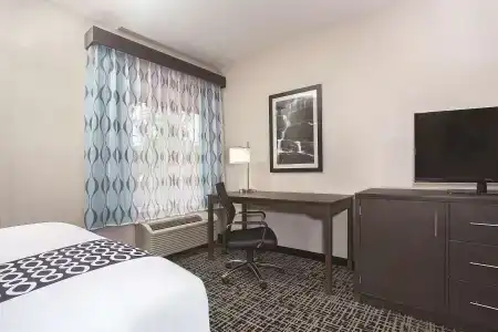 La Quinta Inn & Suites by Wyndham Chattanooga - Lookout Mtn - 2