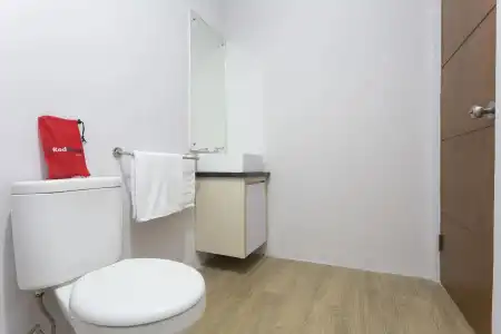 RedDoorz Plus near Cilandak Town Square 2 - 7