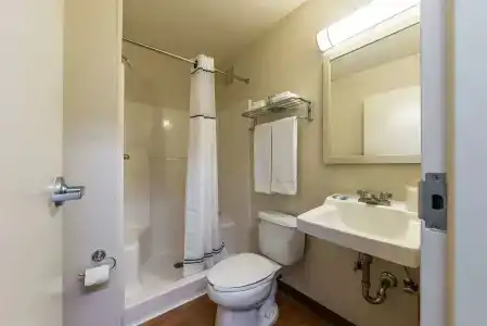 Suburban Studios Winston Salem-University Parkway - 8