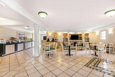 La Quinta Inn by Wyndham El Paso West - 16
