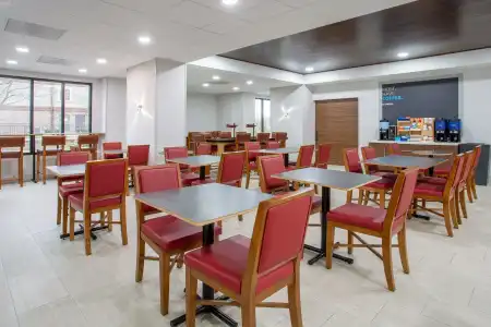Holiday Inn Express & Suites Fort Wayne by IHG - 30