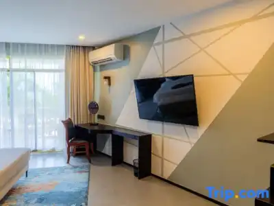 Giraffe Ocean View - 53