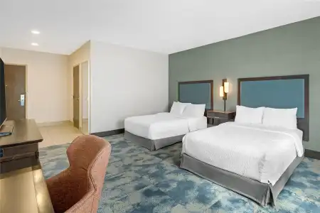 Hampton Inn & Suites Bend - 57