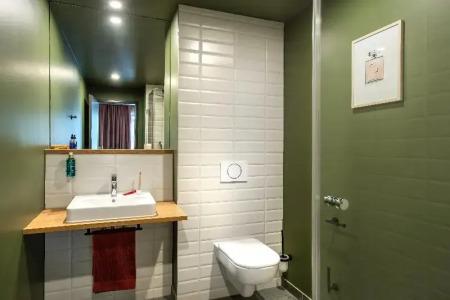 Moxy Berlin Airport - 18