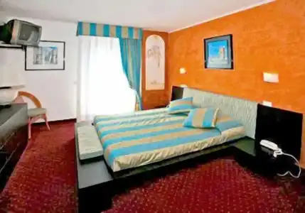 Soraya - 37