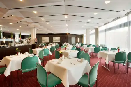 Ramada by Wyndham Nuernberg Parkhotel - 15
