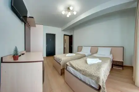 Dolyna Gir - 33