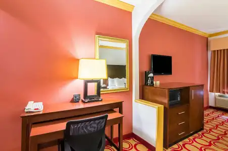 Quality Suites Lubbock Southwest - 35