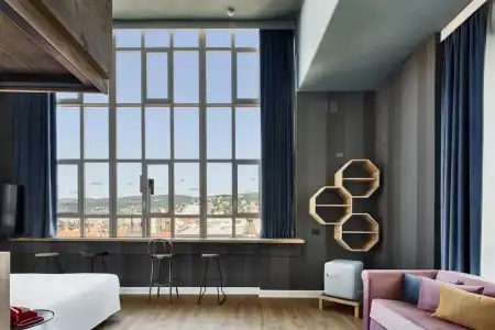 The Modernist - 67