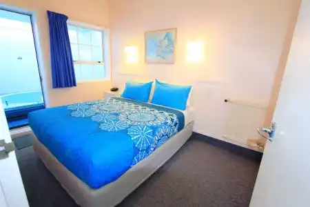 Golden Glow Motel - 34