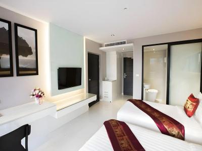Serenotel Pattaya Beach Front - 36
