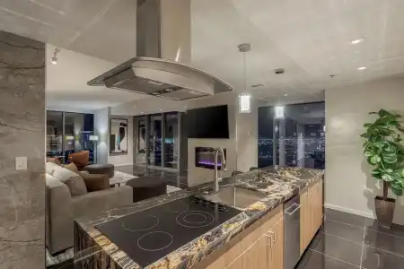 Beautiful Palms Place Suite - 201