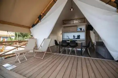 Arena One 99 Glamping - 28