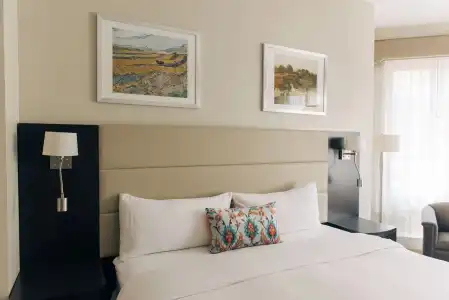 Maverick Suites at 245 Newbury St - 5