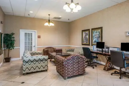 Clarion Inn & Suites Central Clearwater Beach - 30