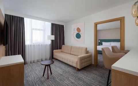 DoubleTree by Hilton - 51